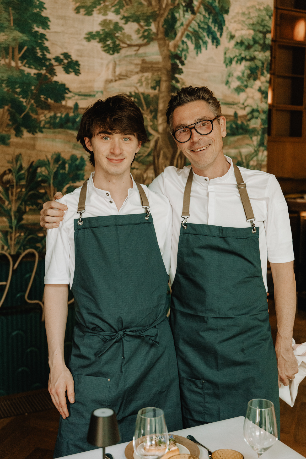 Welkom in Cousinas. Een restaurant met een kosmopolitische keuken in een city chic interieur.